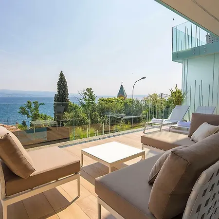 Deluxe * Опатія