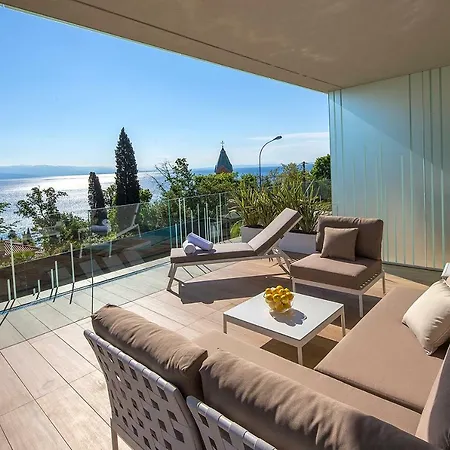 Deluxe Апартаменти *